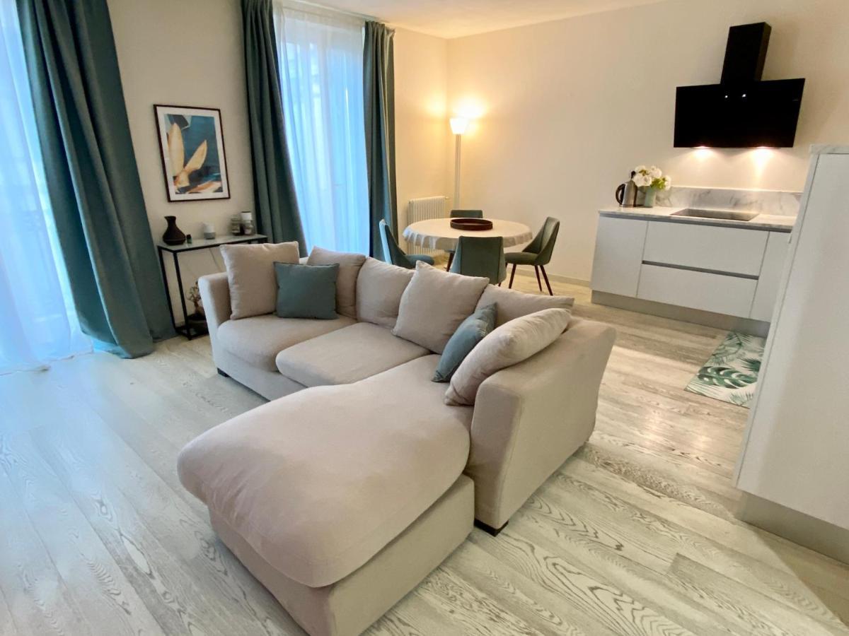 Front Beach Apartments Viareggio Exterior photo